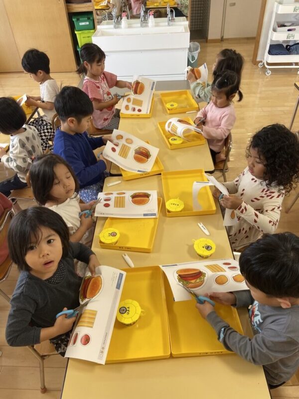 チョキチョキはさみチャレンジ【わかたけ北】の写真